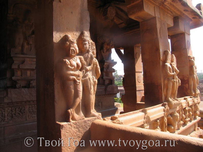 скульптуры Храма Дурги в Айхоле