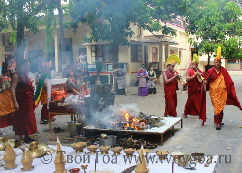 на экскурсии в Малом Тибете вы увидите праздничную церемонию