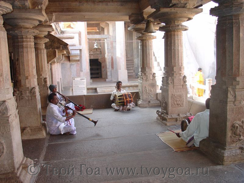 музыканты в храме