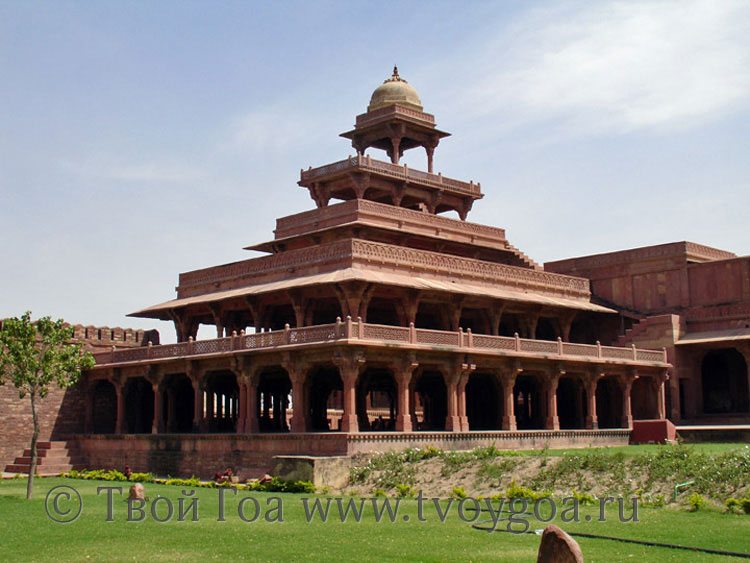 фото Дели и Агра_изящный пятиэтажный дворец Панч Махал (Panch Mahal)