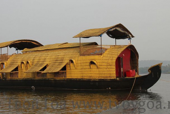 houseboat (дом на воде)