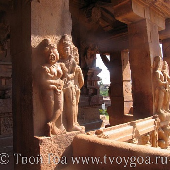 скульптуры Храма Дурги в Айхоле