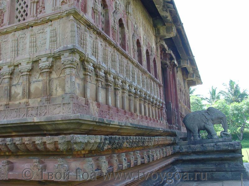 слоны охраняют храм Агорешвара