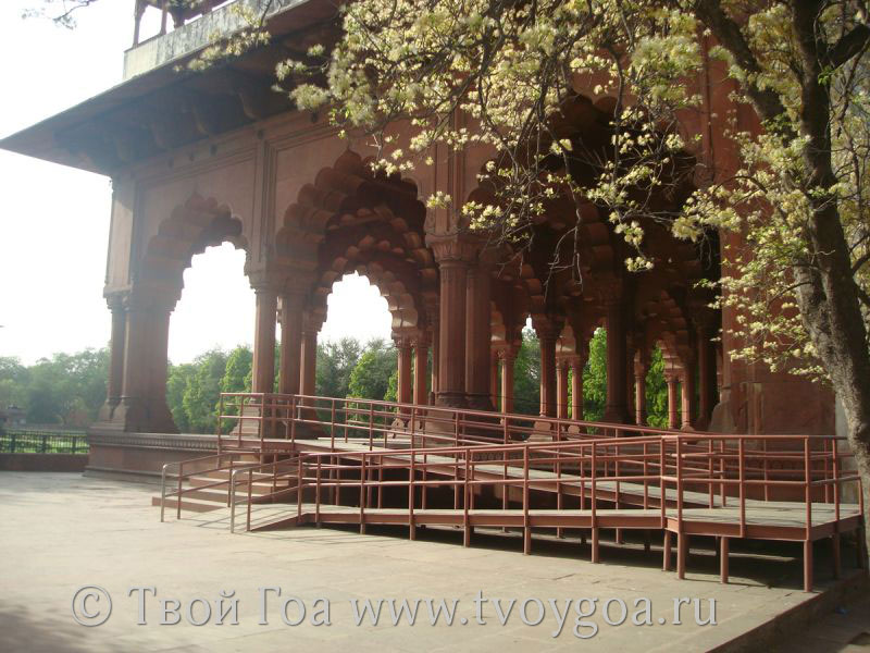фото Дели и Агра_Diwan-i-Aam - императорский зал для общественных приемов