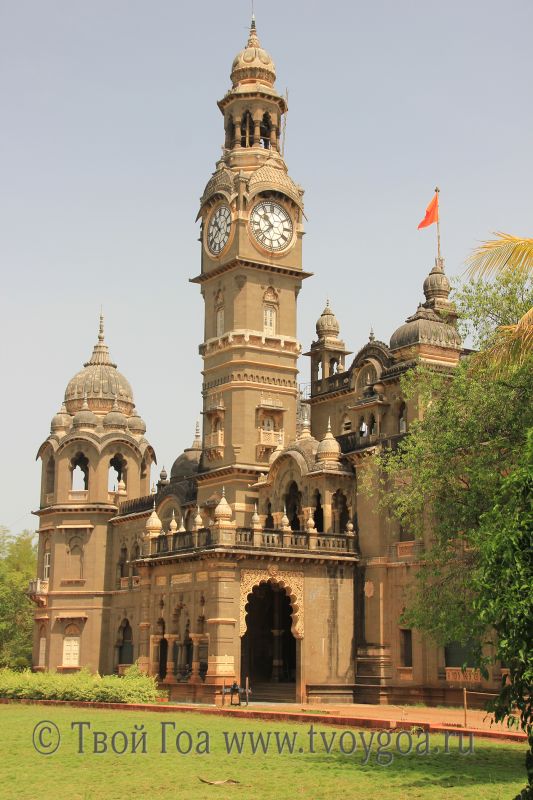 фото Махабалешвар и Колхапур_часы на дворце были запущены в 1877 году
