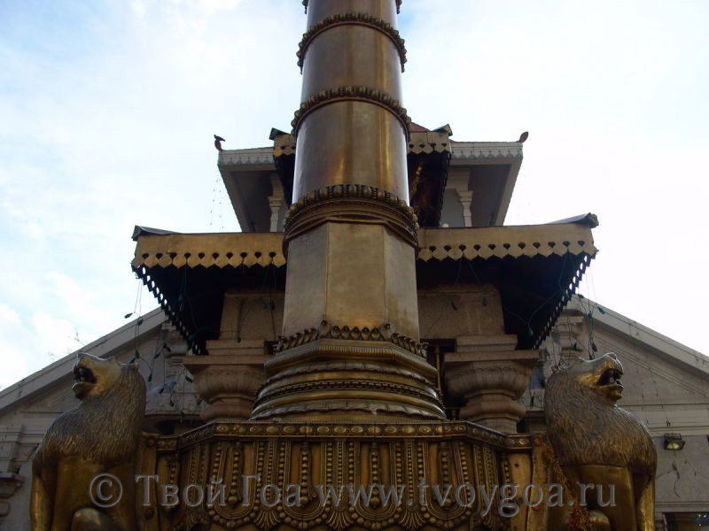 львы украшают Храм Шри Махалса