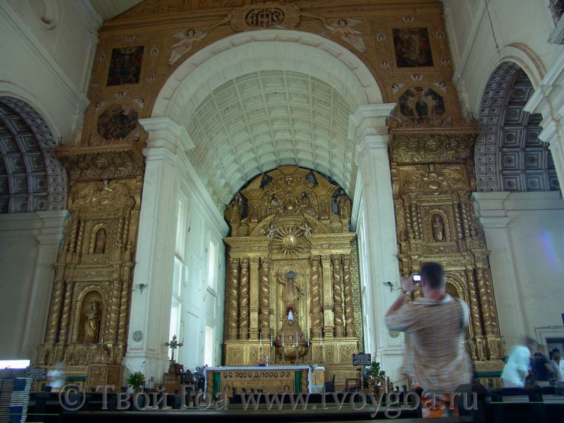 внутреннее убранство церкви Святого Франциска Ксавьера