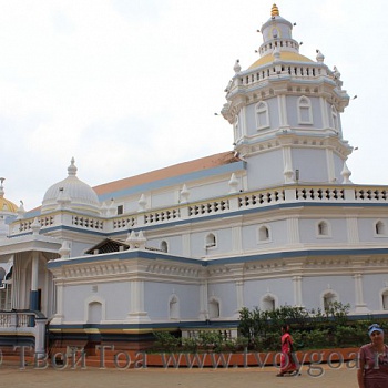 храм Shri Mangesh