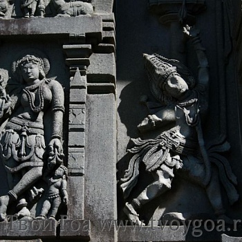 на стенах храма Чаннекешава представлены все божества