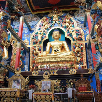 фото Тибетское поселение и золотой Будда_16