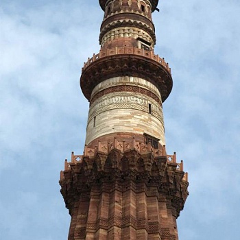 фото Дели и Агра_самая выокая башня Индии Кутуб Минар 73м